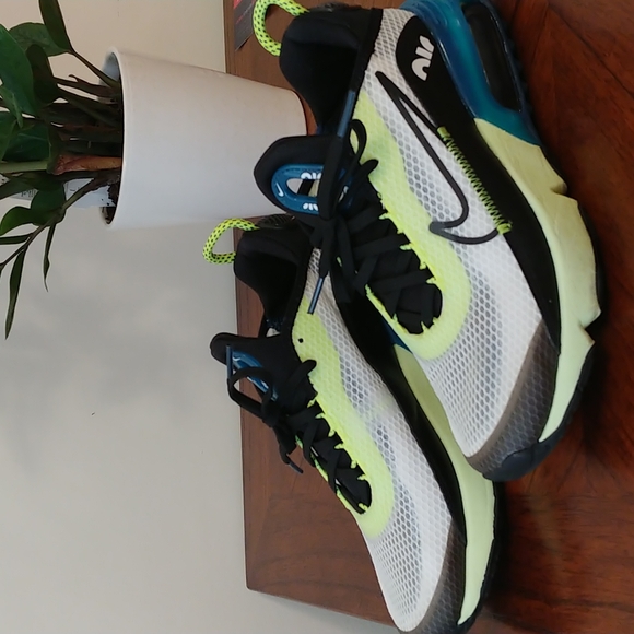 Nike Shoes - Women's/ big kids Nike